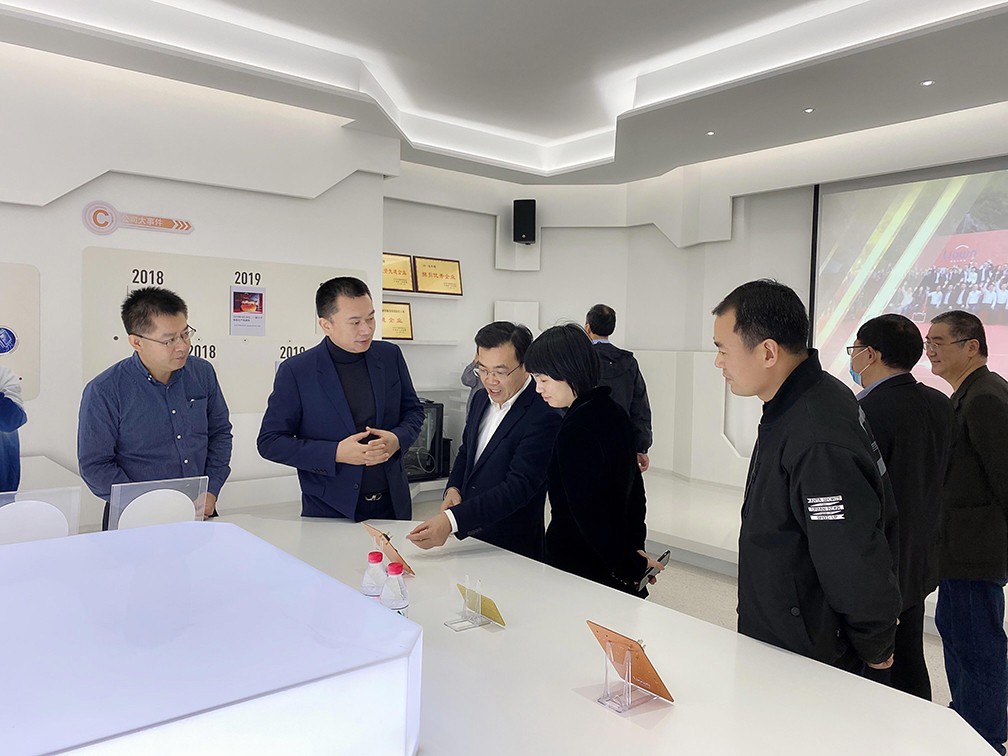 Vice Mayor of Taizhou Jiang Bingfeng Yuhuan Vice Mayor Li Danjia and his delegation visited the research field of Liyang Semiconductor to inject reliable "China core technology".